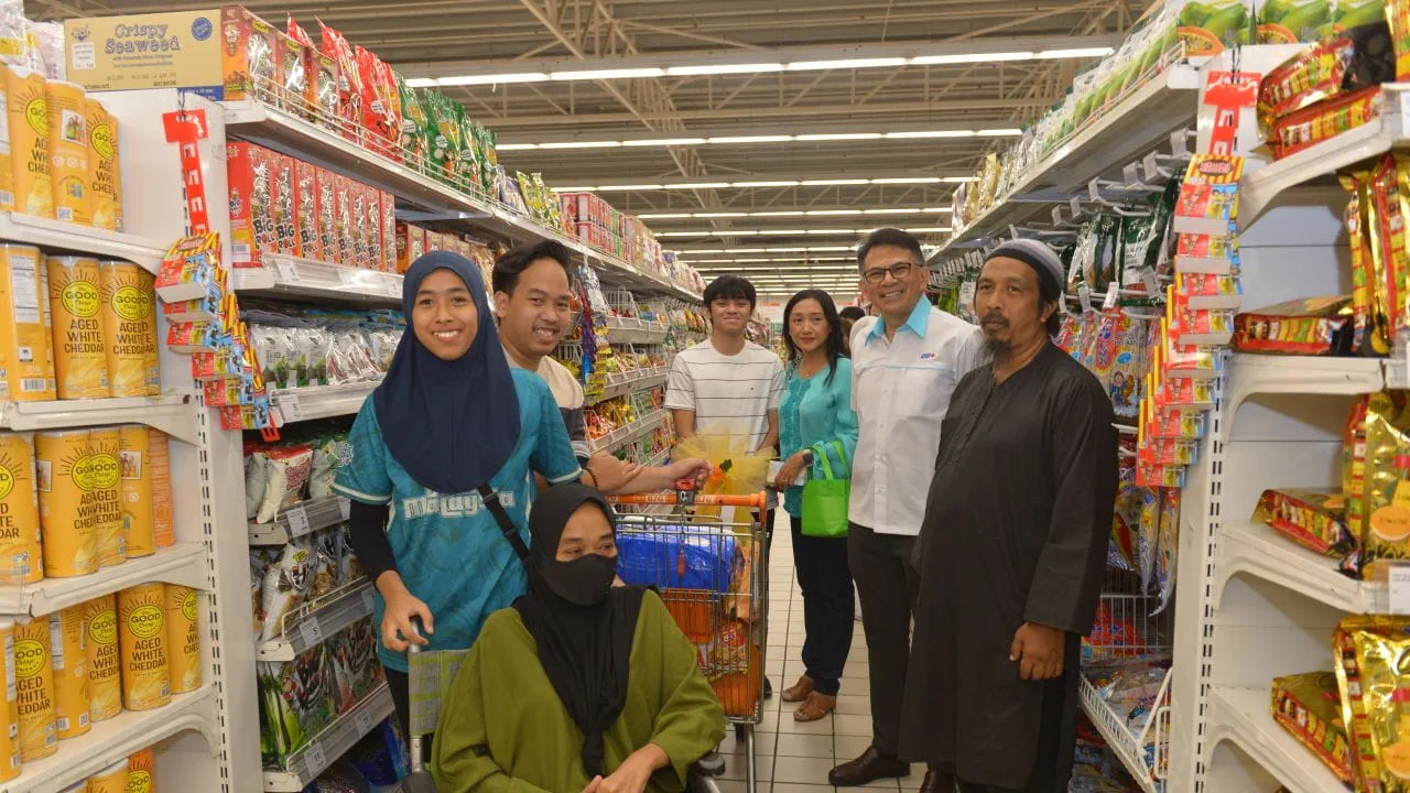 (Touch Hearts 360) Shopping Raya with Underserved Families